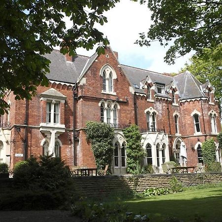 Cliff Lawn Hotel Leeds  Exterior photo