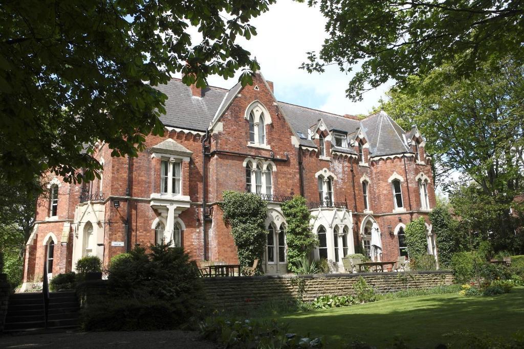 Cliff Lawn Hotel Leeds  Exterior photo