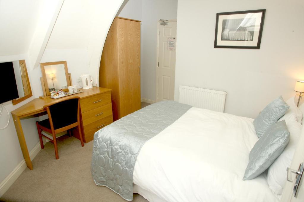 Cliff Lawn Hotel Leeds  Room photo