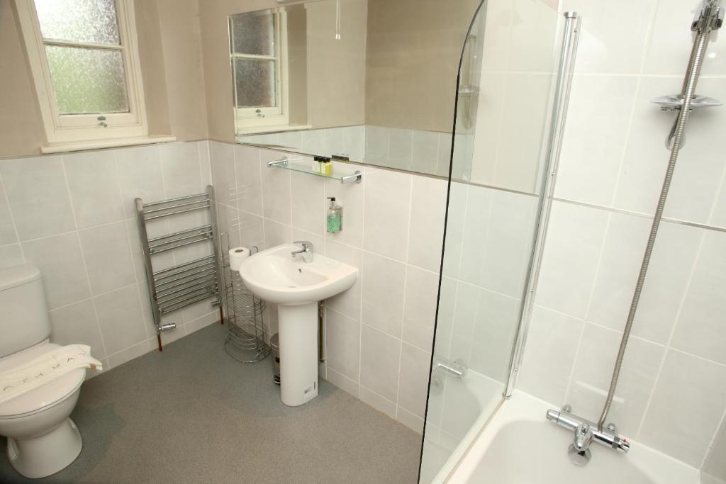 Cliff Lawn Hotel Leeds  Room photo