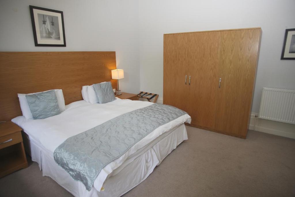 Cliff Lawn Hotel Leeds  Room photo