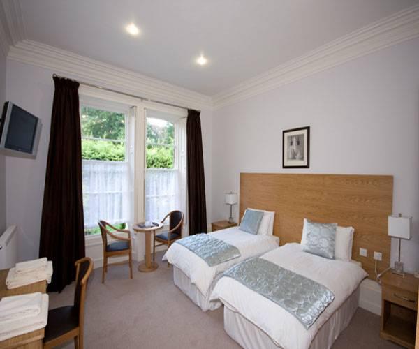 Cliff Lawn Hotel Leeds  Exterior photo
